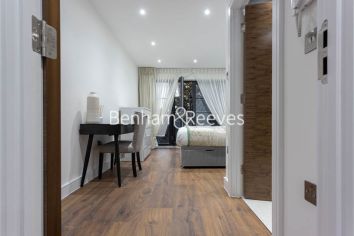 4 bedrooms flat to rent in Hillcrest Road, Acton, W3-image 25