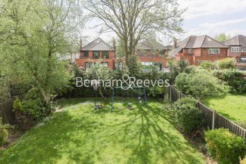 4  bedrooms flat to rent in East Close, Ealing, W5-image 5