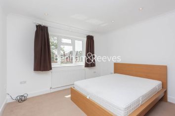 4  bedrooms flat to rent in East Close, Ealing, W5-image 10