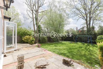4  bedrooms flat to rent in East Close, Ealing, W5-image 17