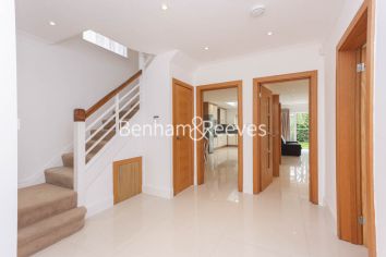 4  bedrooms flat to rent in East Close, Ealing, W5-image 19