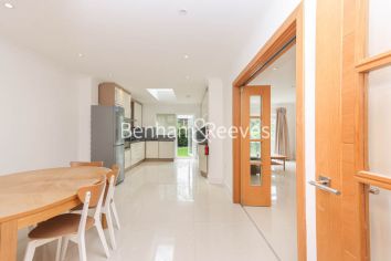 4  bedrooms flat to rent in East Close, Ealing, W5-image 22