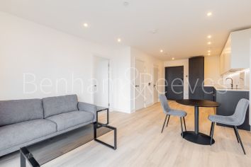 1  bedroom flat to rent in Heartwood Boulevard, Acton, W3-image 1