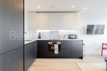 1  bedroom flat to rent in Heartwood Boulevard, Acton, W3-image 2