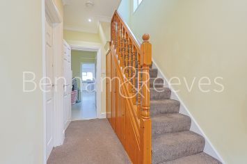 5  bedrooms house to rent in Uneeda Drive, Greenford, UB6-image 9