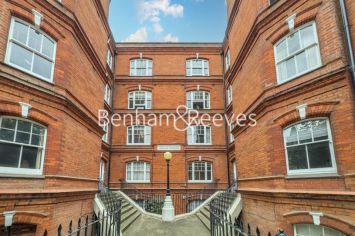 1 bedroom flat to rent in Queen's Club Gardens, Hammersmith, W14-image 10