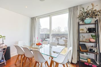 1  bedroom flat to rent in London Square, Putney, SW15-image 2