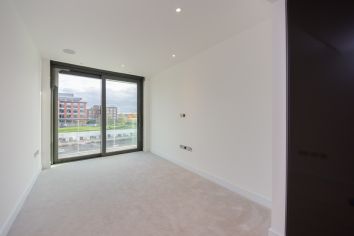 2  bedrooms flat to rent in Parr's Way, Fulham Reach, W6-image 3