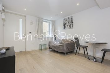 1 bedroom flat to rent in Albion Court, Hammersmith, W6-image 1