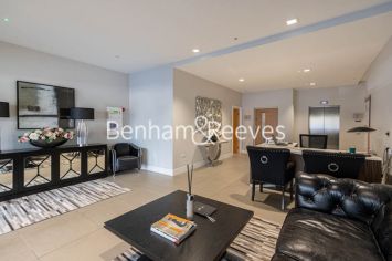 Studio flat to rent in King Street, Hammersmith, W6-image 1