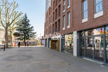 Studio flat to rent in King Street, Hammersmith, W6-image 13