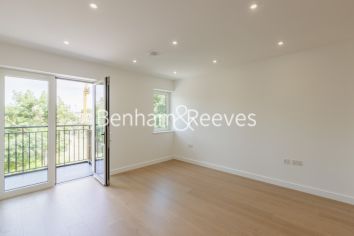 2  bedrooms flat to rent in Holland Court, Fulham Reach, W6-image 1