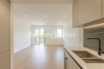 2  bedrooms flat to rent in Holland Court, Fulham Reach, W6-image 7