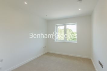 2  bedrooms flat to rent in Holland Court, Fulham Reach, W6-image 9