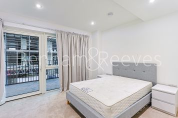 image 2  bedrooms flat to rent in Holland House, Parrs Way, W6-image 4