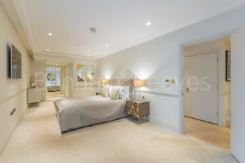 1 bedroom flat to rent in Queens Wharf, Crisp Road, W6-image 13