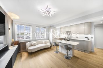 1  bedroom flat to rent in Stafford Court, Goldhawk Road, W6-image 1