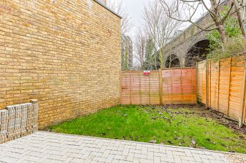 2  bedrooms flat to rent in Disraeli Road, Hammersmith, SW15-image 5
