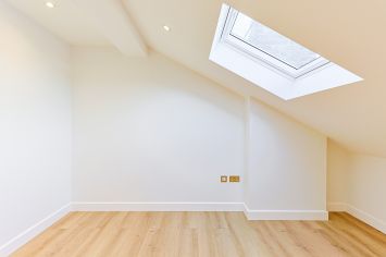 2  bedrooms flat to rent in Disraeli Road, Hammersmith, SW15-image 3