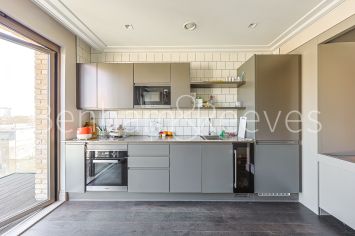 1  bedroom flat to rent in Queens Wharf, 2 Crisp Road, W6-image 2