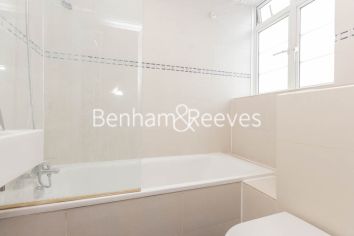 4  bedrooms flat to rent in Latymer Court, Hammersmith, W6-image 4