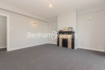 4  bedrooms flat to rent in Latymer Court, Hammersmith, W6-image 6