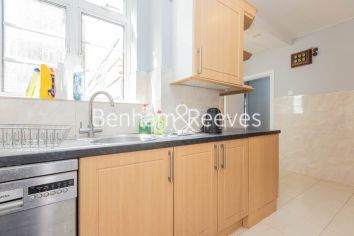 4  bedrooms flat to rent in Latymer Court, Hammersmith, W6-image 7