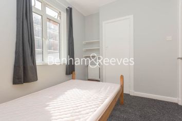4  bedrooms flat to rent in Latymer Court, Hammersmith, W6-image 8