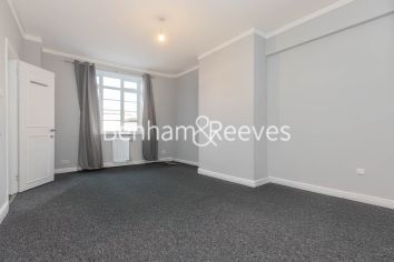 4  bedrooms flat to rent in Latymer Court, Hammersmith, W6-image 11