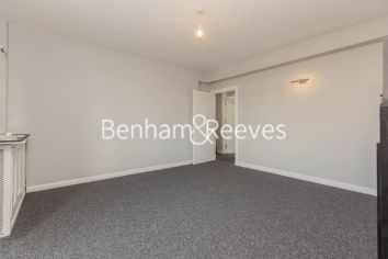 4  bedrooms flat to rent in Latymer Court, Hammersmith, W6-image 13