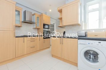 4  bedrooms flat to rent in Latymer Court, Hammersmith, W6-image 18