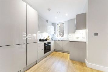 2  bedrooms flat to rent in Orton House, Plough Lane, SW17-image 2