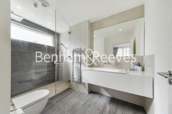 5  bedrooms flat to rent in Copse Hill, Hammersmith, SW20-image 11