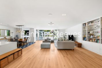 5  bedrooms flat to rent in Copse Hill, Hammersmith, SW20-image 13
