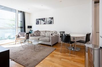 1 bedroom flat to rent in Times Square, City Quarter, E1-image 1