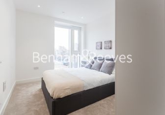 Ariel House, Vaughan Way, E1W view 3