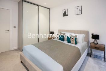 1 bedroom flat to rent in Luxe Tower, Dock Street, E1-image 3