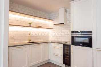 1 bedroom flat to rent in Gauging Square, Wapping, E1W-image 2