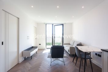 Studio flat to rent in Merino Gardens, Wapping, E1W-image 1