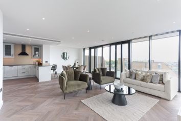 3  bedrooms flat to rent in Merino Gardens, London Dock, Wapping, E1W-image 1