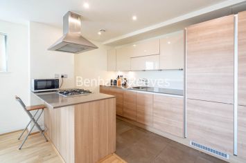 2 bedrooms flat to rent in Crowder Street, Wapping, E1-image 2