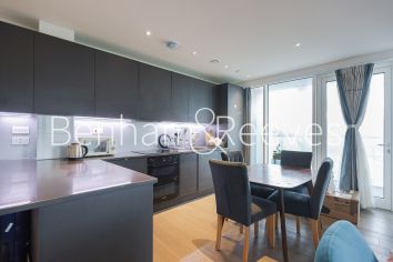 3  bedrooms flat to rent in Taper Building, Long Lane, SE1-image 2