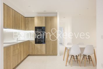 2 bedrooms flat to rent in Bouchon Point, Silk District, E1-image 2