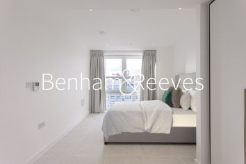 2 bedrooms flat to rent in Bouchon Point, Silk District, E1-image 3