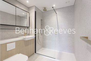 2 bedrooms flat to rent in Bouchon Point, Silk District, E1-image 4