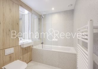 2 bedrooms flat to rent in Bouchon Point, Silk District, E1-image 11