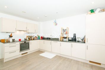 1 bedroom flat to rent in Spa Road, Bermondsey, SE16-image 2