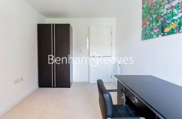 3  bedrooms flat to rent in Mary Rose Square, Marine Wharf, SE16-image 8