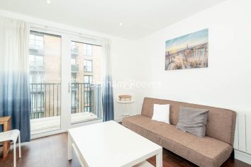 1 bedroom flat to rent in Endeavour House, Ashton Reach, SE16-image 1