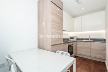 1  bedroom flat to rent in Endeavour House, Ashton Reach, SE16-image 2